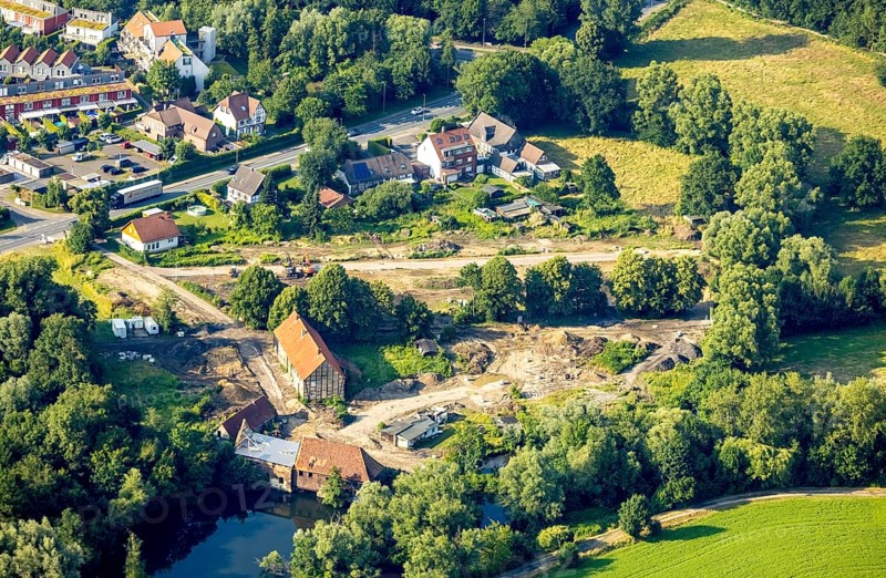 Aerial view, construction site for housing at the Schlossmühle am Mühlenteich, Heessen, Hamm, Ruhr area, North Rhine-Westphalia, Germany, demolition work, construction work, construction area, building site, building plots, construction project, construction site, DE, Europe, aerial view, aerial photography, aerial photography, overview, bird's-eye view, overview