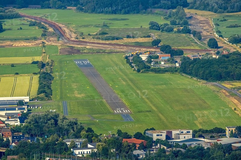 Aerial photograph, Hamm-Lippewiesen airfield, Heessen, Hamm, Ruhr area, North Rhine-Westphalia, Germany, DE, Europe, flight emission, airport, aircraft noise, airfield, runway, aerial photograph, aerial photography, aerial photography, runway, overview, bird's-eye view, birds-eyes view, overview