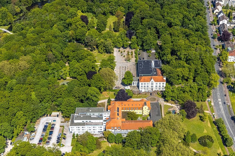Aerial view of the spa hotel Hamm, spa hotel Bad Hamm, largest beer garden in Hamm, next to the manual therapy clinic, spa garden, Uentrop, Hamm, Ruhr area, North Rhine-Westphalia, Germany, DE, Europe, aerial photo, birds-eyes view, aerial photography, aerial photography, overview, bird's eye view