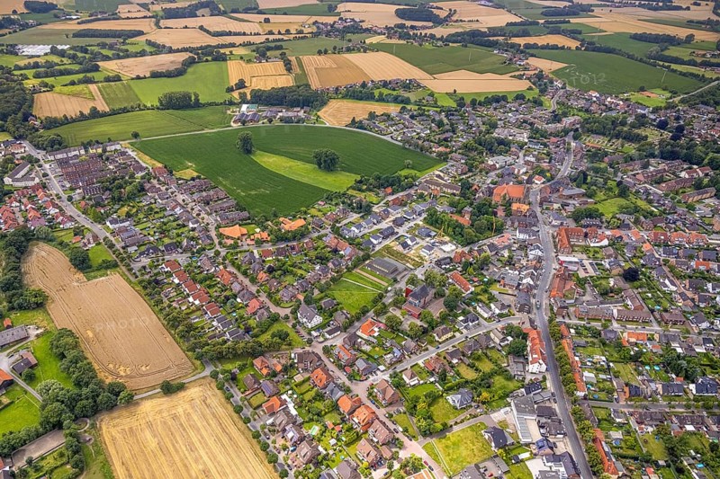 Aerial view, construction site, construction area Dörholtstraße and Am Sportfreundeplatz, Von-Vincke-Schule and Stephanuskirche, Bockum-Hövel, Hamm, Ruhr area, North Rhine-Westphalia, Germany, place of worship, construction work, construction area, building site, building plots, construction project, construction project, construction site, DE, Europe, religious community, place of worship, holy place, church, parish, denomination, aerial view, aerial photography, aerial photography, new building, religion, religious site, overview, bird's-eye view, overview