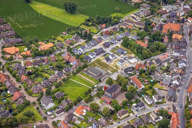 Aerial view, construction site, construction area Dörholtstraße and Am Sportfreundeplatz, Von-Vincke-Schule and Stephanuskirche, Bockum-Hövel, Hamm, Ruhr area, North Rhine-Westphalia, Germany, place of worship, construction work, construction area, building site, building plots, construction project, construction project, construction site, DE, Europe, religious community, place of worship, holy place, church, parish, denomination, aerial view, aerial photography, aerial photography, new building, religion, religious site, overview, bird's-eye view, overview