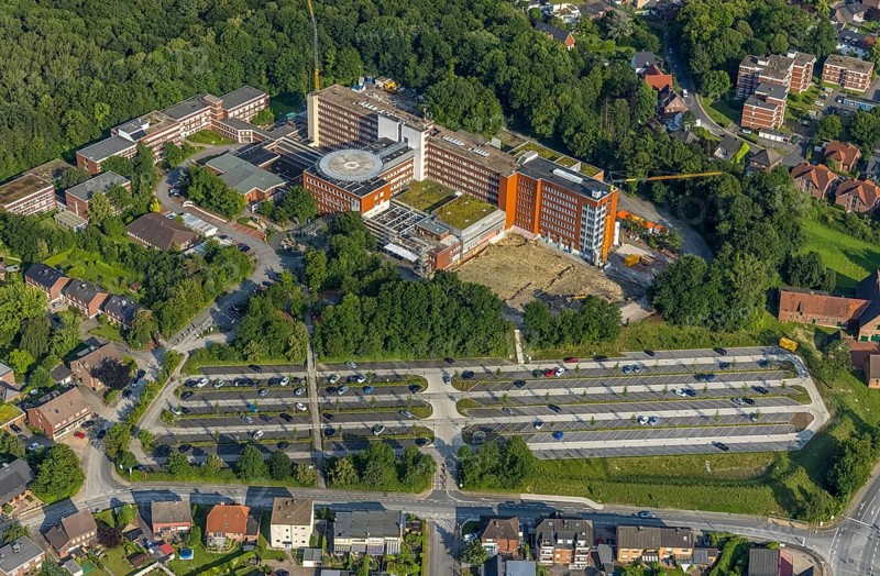Aerial view, St. Barbara-Klinik, Heessen, Hamm, Ruhr area, North Rhine-Westphalia, Germany, Am Heessener Wald, DE, Europe, healthcare, hospital, helipad, clinic, hospital, hospital, aerial photography, aerial photography, aerial photography, medical facility, medical assistance, car parks, overview, bird's eye view, overview, medical care