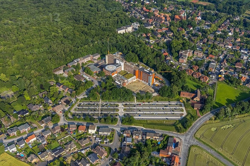 Aerial view, St. Barbara-Klinik, Heessen, Hamm, Ruhr area, North Rhine-Westphalia, Germany, Am Heessener Wald, DE, Europe, healthcare, hospital, helipad, clinic, hospital, hospital, aerial photography, aerial photography, aerial photography, medical facility, medical assistance, car parks, overview, bird's eye view, overview, medical care
