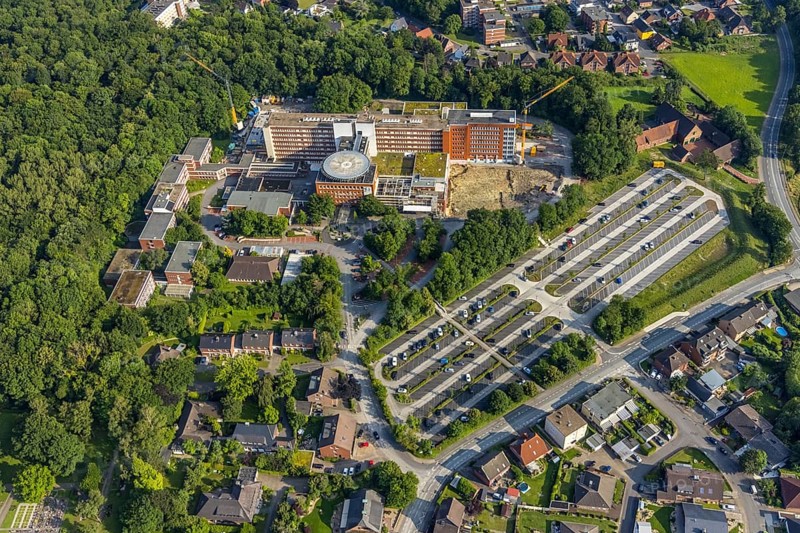 Aerial view, St. Barbara-Klinik, Heessen, Hamm, Ruhr area, North Rhine-Westphalia, Germany, Am Heessener Wald, DE, Europe, healthcare, hospital, helipad, clinic, hospital, hospital, aerial photography, aerial photography, aerial photography, medical facility, medical assistance, car parks, overview, bird's eye view, overview, medical care