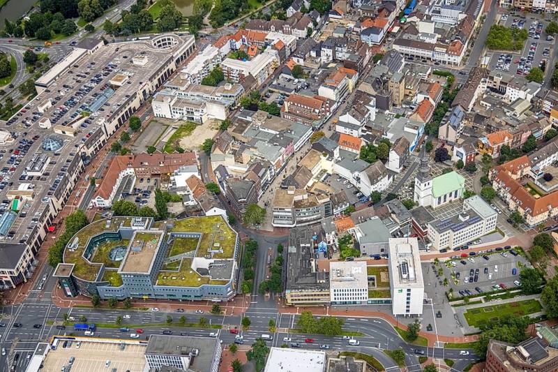 Aerial view, shopping centre, planned demolition residential building Ritterstraße 40, Mitte, Hamm, Ruhr area, North Rhine-Westphalia, Germany, demolition in planning, brothel Ritterstraße 40, DE, shopping, shopping markets, shopping place, Europe, aerial view, aerial photography, aerial photography, local supply centre, problem property, red light district, shopping centre, overview, bird's eye view, Westring, Woolworth department stores', birds-eyes view, overview