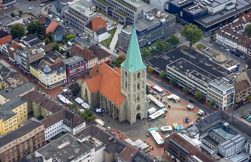 Aerial view, St Paul's Church with market square in the Mitte district of Hamm, Ruhr area, North Rhine-Westphalia, Germany, place of worship, DE, Europe, pedestrian zone, religious community, place of worship, Hamm, holy place, church, parish, denomination, aerial view, aerial photography, aerial photography, market, marketplace, market stalls, religion, religious site, overview, bird's-eye view, weekly market market, birds-eyes view, overview