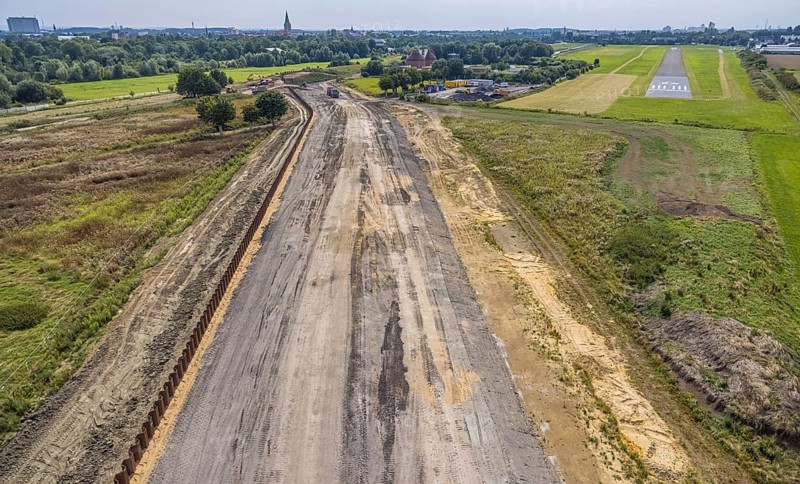Aerial view, New course of the flood dyke between Münsterstraße and Fährstraße on the river Lippe and Hamm airfield in Heessen, Hamm, Ruhr area, North Rhine-Westphalia, Germany, DE, dam, dyke construction, experience area, Europe, aerial view, aerial photography, aerial photography, overview, redesign of the Lippe floodplain, bird's eye view, birds-eyes view, overview