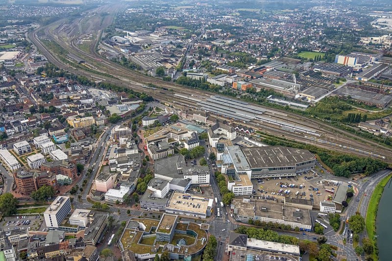 Aerial view, city centre view with Platz der Deutschen Einheit and Hamm central station in the district Mitte in Hamm, Ruhr area, North Rhine-Westphalia, Germany, railway tracks, railway station, DE, Deutsche Bahn AG, Europe, Hamm, central station, main station, aerial view, aerial photography, aerial photography, overview, bird's-eye view, overview