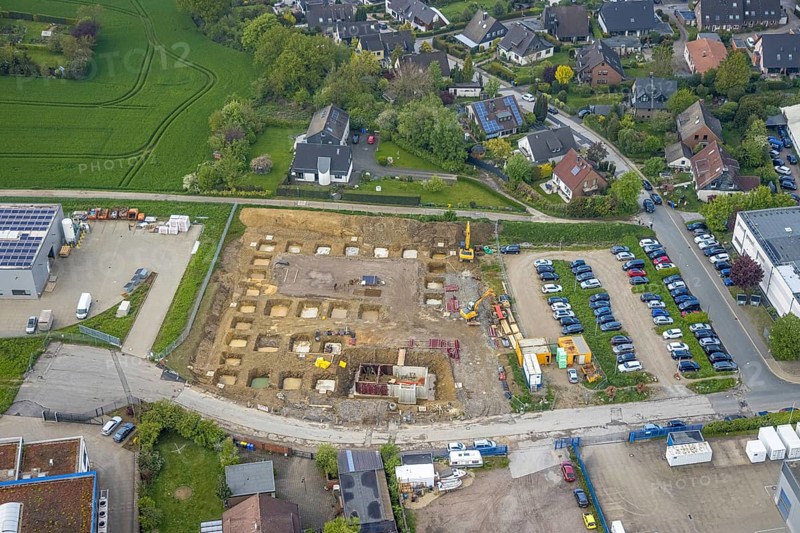 Aerial view, construction site at Humboldtstraße, Hetterscheidt, Heiligenhaus, Ruhr area, North Rhine-Westphalia, Germany, construction work, construction vehicles, construction area, construction site, building plots, construction crane, construction measure, construction project, construction site, DE, Europe, aerial view, aerial photography, aerial photography, overview, bird's-eye view, overview