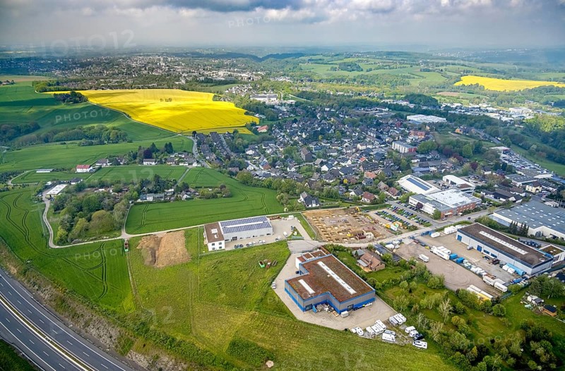 Aerial view, construction site at Humboldtstraße, Hetterscheidt, Heiligenhaus, Ruhr area, North Rhine-Westphalia, Germany, construction work, construction vehicles, construction area, construction site, building plots, construction crane, construction project, construction site, DE, Europe, Kunststoffverarbeitung Hoffmann GmbH, aerial photograph, aerial photography, aerial photography, overview, bird's-eye view, bird's-eye view, overview