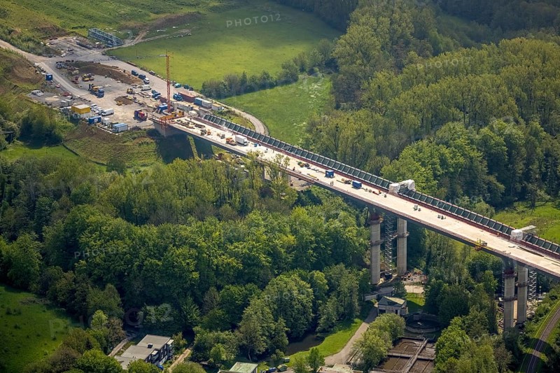 Aerial view, Angerbachtal bridge, new motorway section of the A44, gap closure between Ratingen-Ost and Velbert, Heiligenhaus, Ruhr area, North Rhine-Westphalia, Germany, motorway A44, construction work, construction area, construction site, building site, construction project, construction site, bridge, DE, Europe, aerial view, aerial photography, aerial photography, renovation, refurbishment, overview, bird's-eye view, overview