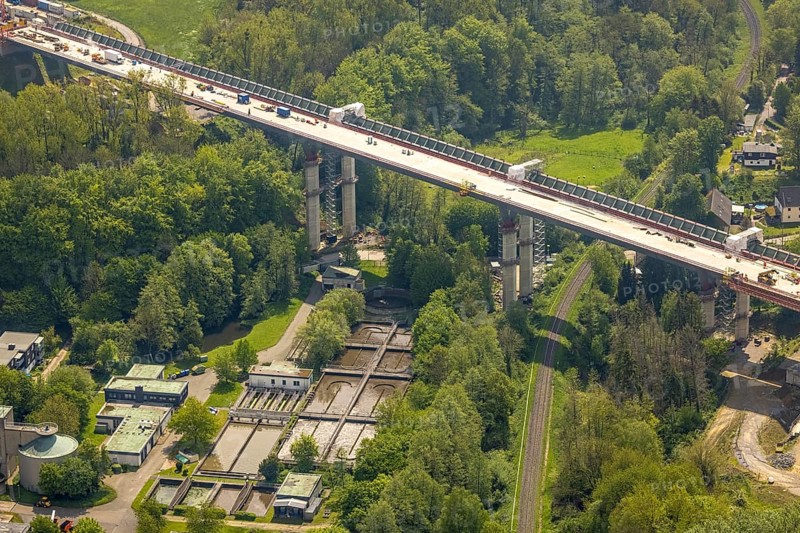 Aerial view, Angerbachtal bridge, new motorway section of the A44, gap closure between Ratingen-Ost and Velbert, Heiligenhaus, Ruhr area, North Rhine-Westphalia, Germany, motorway A44, construction work, construction area, construction site, building site, construction project, construction site, bridge, DE, Europe, aerial view, aerial photography, aerial photography, renovation, refurbishment, overview, bird's-eye view, overview