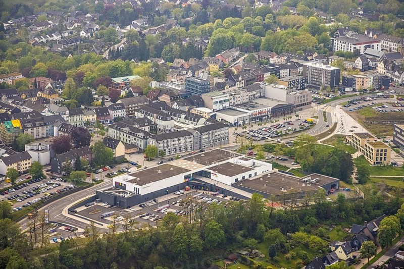 Aerial view, shopping centre Forum Hitzbleck, construction site and new building at Hefelmann-Park, Westfalenstraße, panorama cycle path, Leubeck, Heiligenhaus, Ruhr area, North Rhine-Westphalia, Germany, DE, shopping centre, shopping malls, shopping place, shopping centre, Europe, Lidl supermarket, aerial view, aerial photography, aerial photography, local supply centre, overview, bird's eye view, akzenta, birds-eyes view, overview