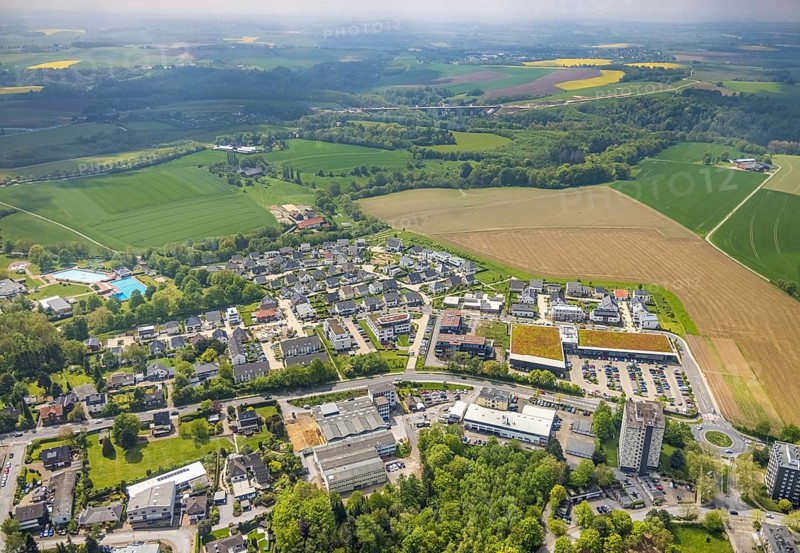 Aerial view, local supply centre Höseler Straße, residential area with island name, Heiligenhaus, Ruhr area, North Rhine-Westphalia, Germany, Aldi supermarket, DE, Europe, commercial enterprises, commercial area, commercial location, commercial use, property tax, real estate, aerial view, aerial photography, aerial photography, local supply centre, Rewe supermarket, overview, bird's-eye view, residential area, living and life, residential area, residential buildings, residential quality, residential quarter, housing estate, birds-eyes view, overview