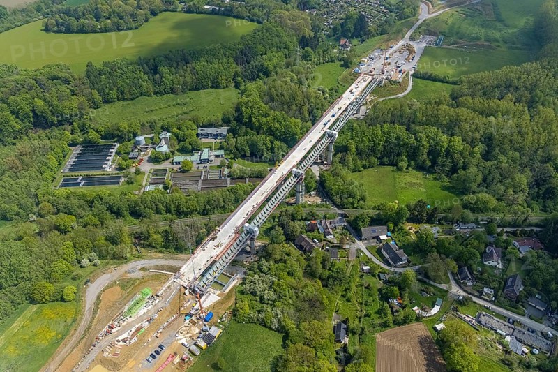 Aerial view, Angerbachtal bridge, new motorway section of the A44, gap closure between Ratingen-Ost and Velbert, Heiligenhaus, Ruhr area, North Rhine-Westphalia, Germany, motorway A44, construction work, construction area, construction site, building site, construction project, construction site, bridge, DE, Europe, aerial view, aerial photography, aerial photography, renovation, refurbishment, overview, bird's-eye view, overview