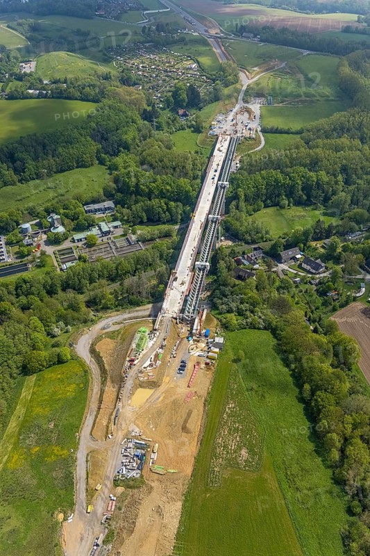 Aerial view, Angerbachtal bridge, new motorway section of the A44, gap closure between Ratingen-Ost and Velbert, Heiligenhaus, Ruhr area, North Rhine-Westphalia, Germany, motorway A44, construction work, construction area, construction site, building site, construction project, construction site, bridge, DE, Europe, aerial view, aerial photography, aerial photography, renovation, refurbishment, overview, bird's-eye view, overview