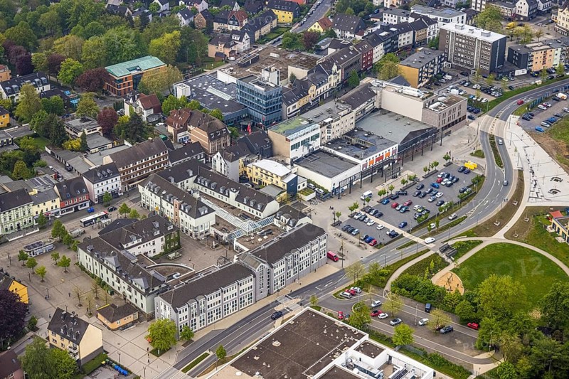 Aerial view, city with town hall, town hall centre and Basildonplatz, Leubeck, Heiligenhaus, Ruhr area, North Rhine-Westphalia, Germany, authority, DE, shopping centre, shopping mall, Europe, aerial view, aerial photography, aerial photography, car parks, town hall, city administration, overview, bird's eye view, birds-eyes view, overview