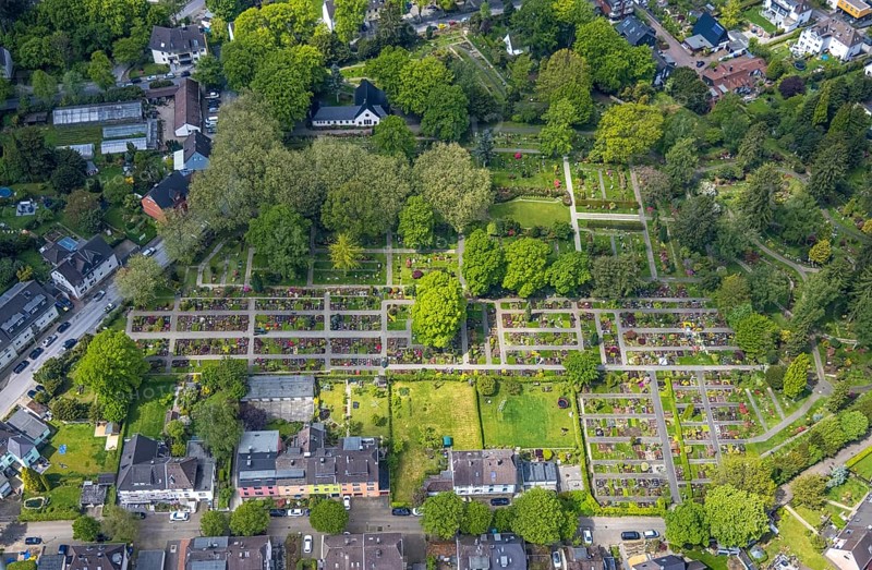 Aerial view, Protestant New Cemetery and Catholic Cemetery Friedensstraße, Leubeck, Heiligenhaus, Ruhr area, North Rhine-Westphalia, Germany, burial site, DE, Europe, cemetery, memorial, Gottesacker, graves, burial ground, aerial photograph, aerial photography, aerial photography, resting place, overview, bird's-eye view, overview