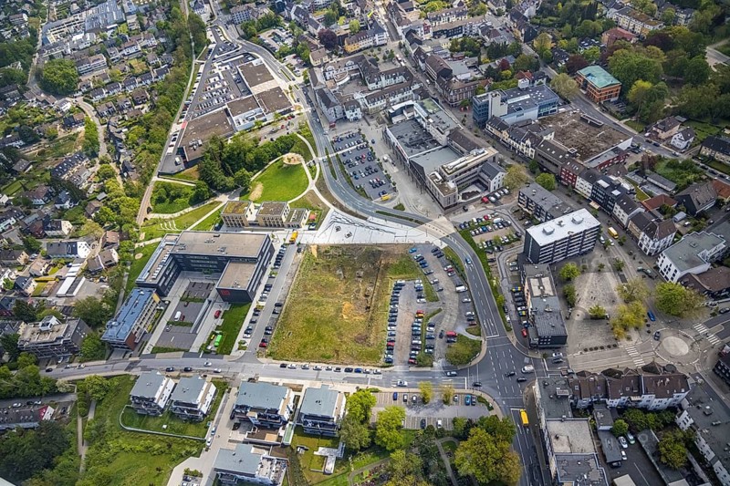 Aerial view, Hefelmannpark and Heiligenhaus public library, Campusallee, Leubeck, Heiligenhaus, Ruhr area, North Rhine-Westphalia, Germany, brownfield, library, DE, Europe, aerial view, aerial photography, aerial photography, park, park facilities, overview, bird's-eye view, overview