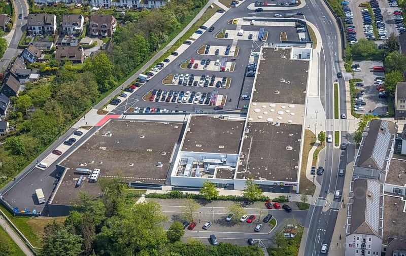 Aerial view, shopping centre Forum Hitzbleck, construction site and new building at Hefelmann-Park, Westfalenstraße, panorama cycle path, Leubeck, Heiligenhaus, Ruhr area, North Rhine-Westphalia, Germany, DE, shopping centre, shopping malls, shopping place, shopping centre, Europe, Lidl supermarket, aerial view, aerial photography, aerial photography, local supply centre, overview, bird's eye view, akzenta, birds-eyes view, overview