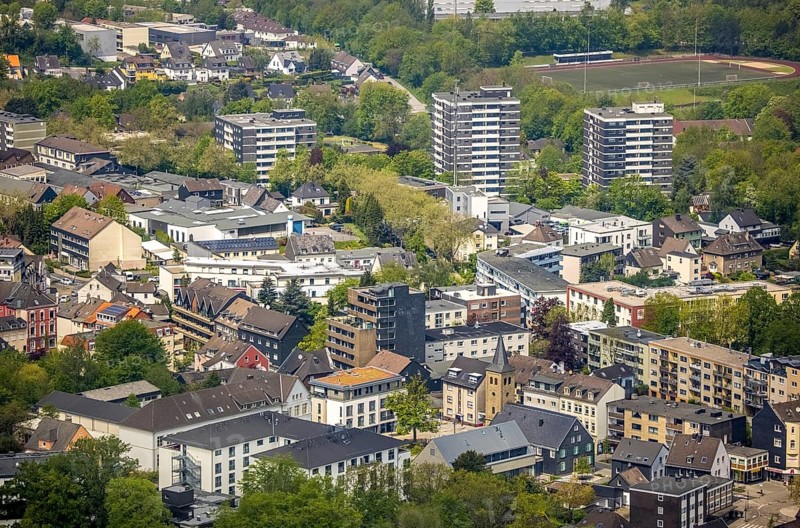 Aerial view, residential area with high-rise buildings, Leubeck, Heiligenhaus, Ruhr area, North Rhine-Westphalia, Germany, DE, Europe, property tax, real estate, aerial view, aerial photography, aerial photography, overview, bird's-eye view, residential complex, living and living, residential area, residential buildings, residential quality, residential neighbourhood, housing estate, birds-eyes view, overview