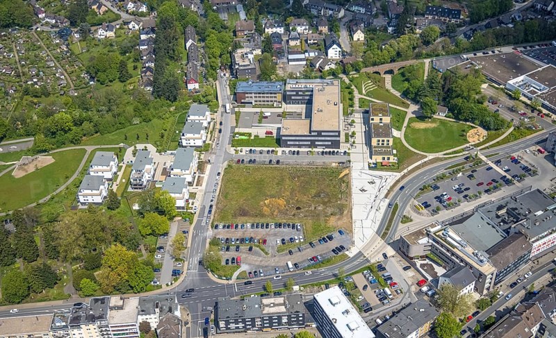 Aerial view, Hefelmannpark and Heiligenhaus public library, Campusallee, Leubeck, Heiligenhaus, Ruhr area, North Rhine-Westphalia, Germany, brownfield, library, DE, Europe, aerial view, aerial photography, aerial photography, park, park facilities, overview, bird's-eye view, overview