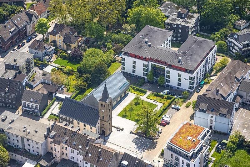 Aerial view, Seniorenpark Diakoniezentrum Heiligenhaus und evang. Alte Kirche, Leubeck, Heiligenhaus, Ruhr area, North Rhine-Westphalia, Germany, retirement home, old people's home, place of worship, care and nursing, DE, Europe, religious community, place of worship, holy place, church, parish, denomination, aerial view, aerial photography, aerial photography, care facility, religion, religious site, retirement home, retirement residence, retirement home, senior centre, overview, bird's-eye view, overview