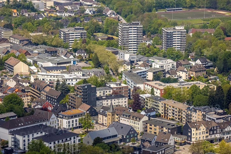 Aerial view, residential area with high-rise buildings, Leubeck, Heiligenhaus, Ruhr area, North Rhine-Westphalia, Germany, DE, Europe, property tax, real estate, aerial view, aerial photography, aerial photography, overview, bird's-eye view, residential complex, living and living, residential area, residential buildings, residential quality, residential neighbourhood, housing estate, birds-eyes view, overview