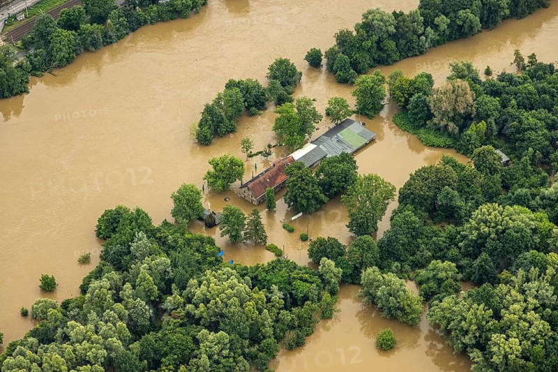 Aerial photograph, Ruhr flood, flooding, flooded ferry house Rote Mühle, Heisingen, Essen, Ruhr area, North Rhine-Westphalia, Germany, DE, Europe, birds-eyes view, aerial photograph, aerial photography, aerial photography, overview, overview, bird's eye view, flood, century flood