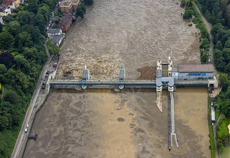 Aerial photo, Ruhr flood, flooding, Lake Baldeney weir Essen-Werden, Essen-Bredeney, Essen, Ruhr area, North Rhine-Westphalia, Germany, DE, Europe, birds-eyes view, aerial photo, aerial photography, aerial photography, overview, overview, bird's eye view, flood, century flood