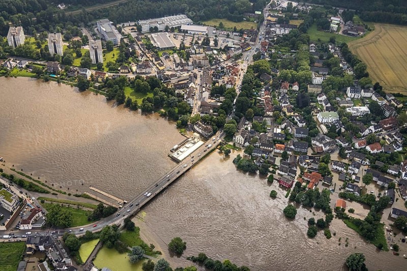 Aerial photograph, Ruhr flood, flooding, Kettwig dam, Kettwig, Essen, Ruhr area, North Rhine-Westphalia, Germany, DE, Europe, birds-eyes view, aerial photograph, aerial photography, aerial photography, overview, bird's eye view, floods, floods of the century