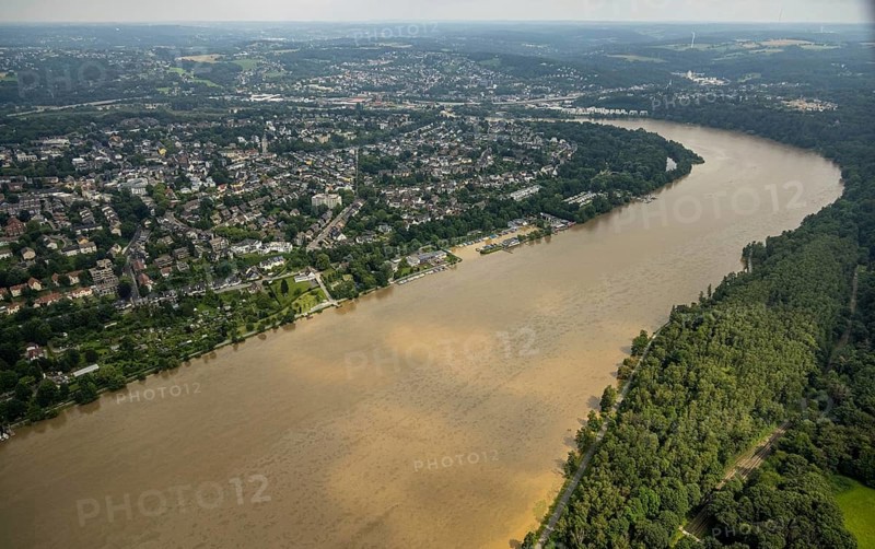 Aerial photo, Ruhr flood, flooding, Lake Baldeney with oil discolouration on the water surface, Fischlaken, Essen, Ruhr area, North Rhine-Westphalia, Germany, DE, Europe, birds-eyes view, aerial photo, aerial photography, aerial photography, overview, overview, bird's eye view, flood, flood of the century
