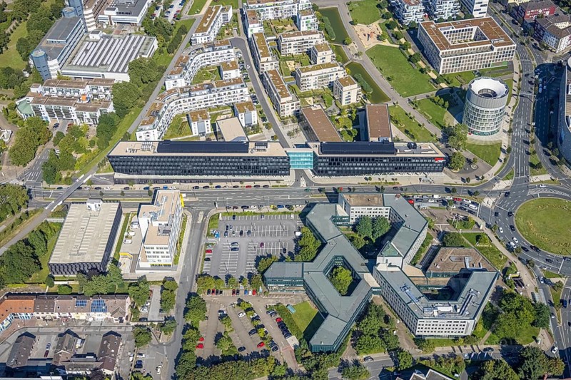 Aerial view, Green Centre Essen with Funke Media Group and Essen Employment Agency in the city centre, Essen, Ruhr area, North Rhine-Westphalia, Germany, DE, Europe, Funke Tower, property tax, real estate, aerial view, aerial photography, aerial photography, overview, university district, bird's-eye view, residential complex, living and living, residential area, residential buildings, residential quality, residential quarter, newspaper publisher, birds-eyes view, overview