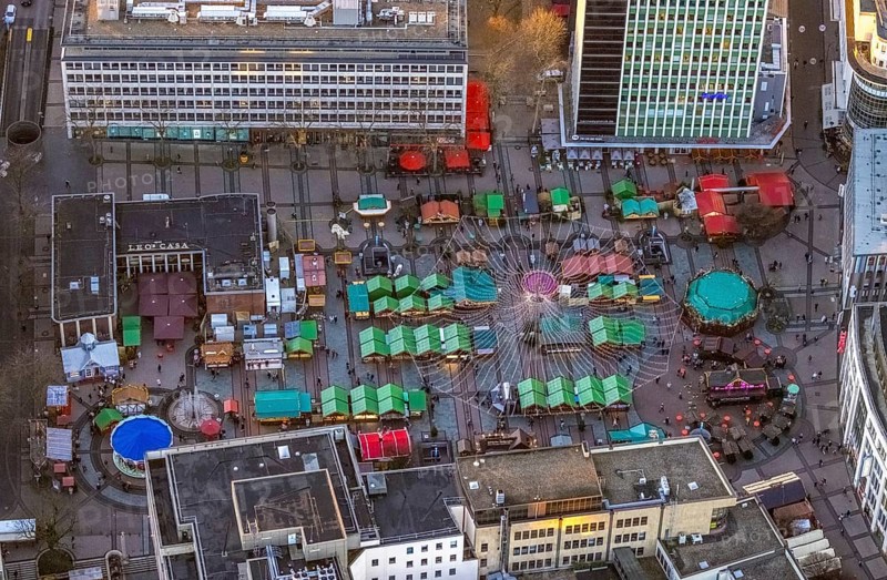 Aerial view, Christmas market at Kennedyplatz in the city centre of Essen, Ruhr area, North Rhine-Westphalia, Germany, DE, Essen, Europe, aerial view, aerial photography, aerial photography, market, overview, bird's eye view, Christmas, birds-eyes view, overview