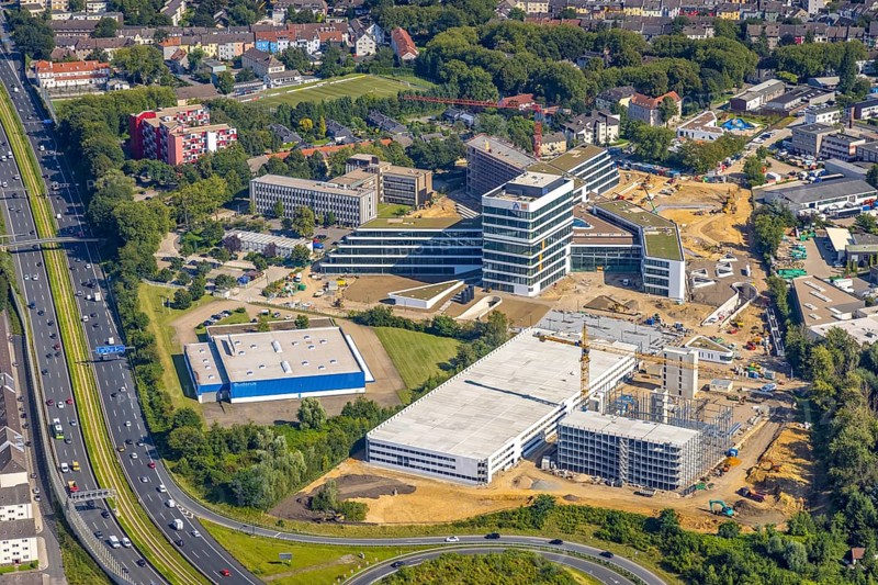 Aerial view, construction site and new construction ALDI-Nord Campus on the A40 motorway, Am Luftschacht in Essen-Kray in Essen, Ruhr area, North Rhine-Westphalia, Germany, construction work, construction area, building site, building plots, construction crane, construction measure, construction project, construction site, Buderus branch Essen - Bosch Thermotechnik, DE, development, Essen, Europe, commercial enterprises, commercial area, commercial park, commercial site, commercial use, industrial site, capacity requirement, aerial photograph, aerial photography, aerial photography, new construction, overview, bird's-eye view, birds-eyes view, overview