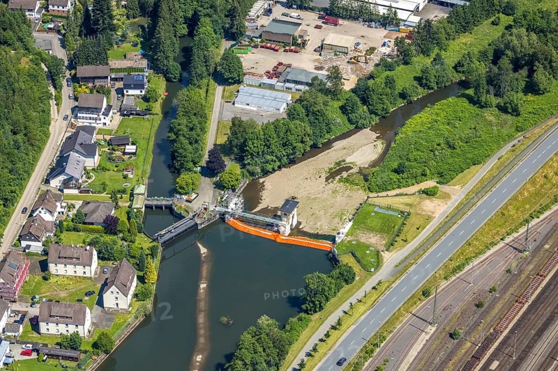 Aerial view, barrier at the historic Lenne weir, tube system, river Lenne, Obergraben, Finnentrop, Sauerland, North Rhine-Westphalia, Germany, construction work, construction measure, DE, Europe, aerial view, aerial photography, aerial photography, drainage, overview, bird's eye view, water barrier, birds-eyes view, heritage-protected weir, overview