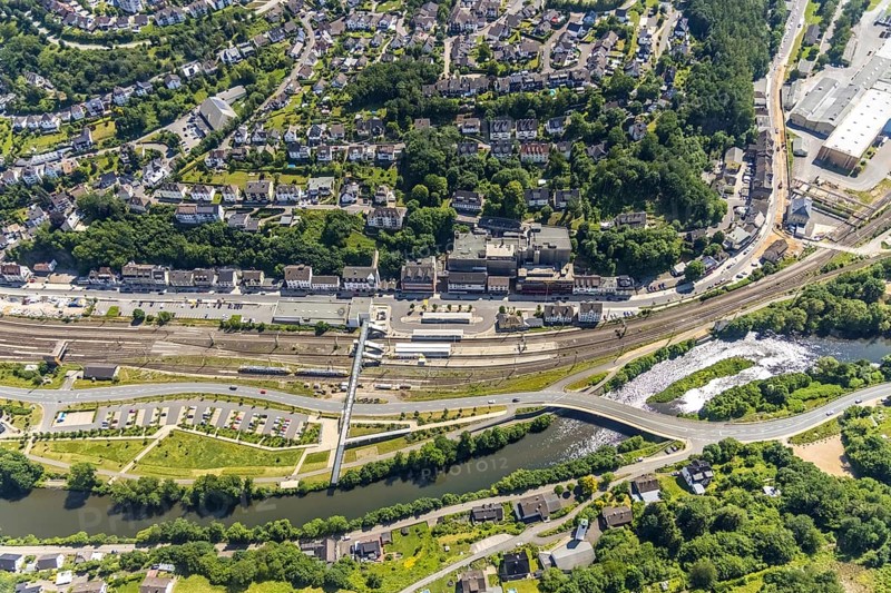 Aerial view, Finnentrop railway station with pedestrian bridge, Finnentrop, Sauerland, North Rhine-Westphalia, Germany, railway tracks, railway station, DE, Deutsche Bahn AG, Europe, central station, main station, Lennepark, aerial view, aerial photography, aerial photography, overview, bird's-eye view, bird's-eye view, overview