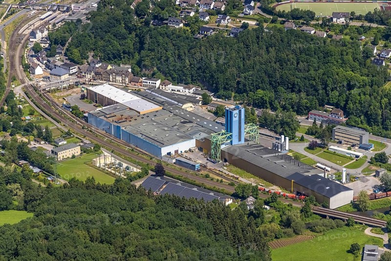 Aerial view, thyssenkrupp Steel Europe AG plant Finnentrop, Altfinnentrop, Finnentrop, Sauerland, North Rhine-Westphalia, Germany, DE, Europe, commercial enterprises, commercial area, commercial site, commercial use, industrial area, industrial building, industrial site, aerial photograph, aerial photography, aerial photography, aerial photography, tower, overview, bird's-eye view, birds-eyes view, overview