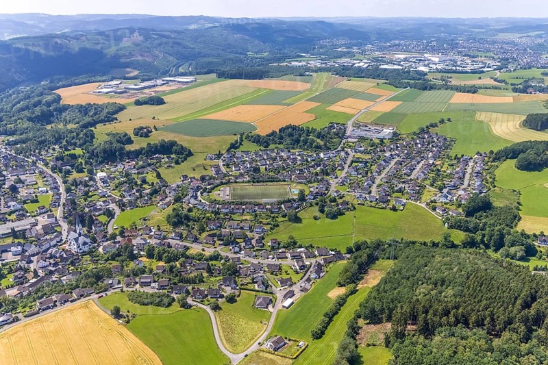 Aerial view, local view and sports field Heggen, Finnentrop, Sauerland, North Rhine-Westphalia, Germany, DE, Europe, football field, football stadium, property tax, real estate, aerial view, aerial photography, aerial photography, sports, sports facilities, sports field, sports facility, overview, bird's-eye view, meadows and fields, living and life, residential buildings, quality of life, birds-eyes view, overview