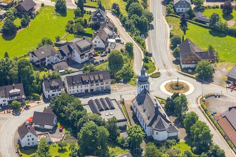 Aerial view, St. Anthony's Catholic Church at the Kilianstraße roundabout in Rönkhausen, Finnentrop, Sauerland, North Rhine-Westphalia, Germany, place of worship, federal road B236, DE, Europe, religious community, place of worship, holy site, church, parish, denomination, roundabout, roundabout, aerial view, aerial photography, aerial photography, religion, religious site, overview, bird's-eye view, overview