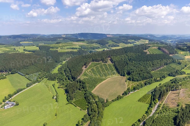Aerial view, forest area near Serkenrode, Finnentrop, Sauerland, North Rhine-Westphalia, Germany, DE, Europe, hilly landscape, aerial view, aerial photography, aerial photography, overview, bird's-eye view, overview