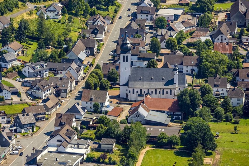 Aerial view, Church of St. Matthias in Fretter, Finnentrop, Sauerland, North Rhine-Westphalia, Germany, place of worship, DE, Europe, religious community, place of worship, holy place, church, parish, denomination, aerial view, aerial photography, aerial photography, religion, religious site, overview, bird's-eye view, overview