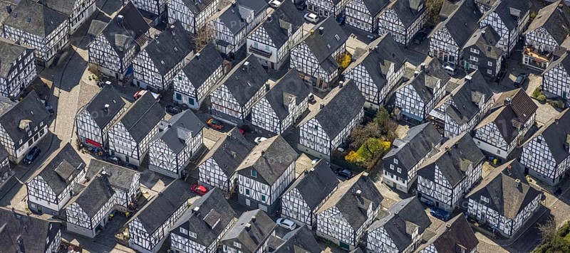 Historic town centre Alter Flecken, collection of half-timbered houses, Freudenberg, Sauerland, North Rhine-Westphalia, Germany, Old Town, DE, Europe, half-timbered houses, property tax, real estate, aerial view, aerial photography, aerial photograph, aerial photography, sight, overview, bird's eye view, residential area, living and life, residential area, residential buildings, residential quality, residential quarter, housing estate, birds-eyes view, historic, historic old town, overview
