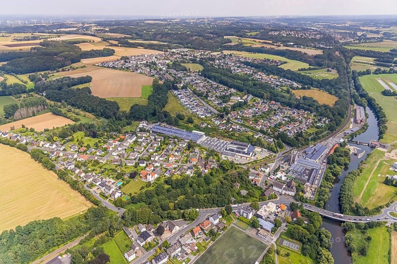 Aerial view, Schürenfeld planned industrial area at the federal road B233 Unnaer Straße in the district Dellwig, view to the district Langschede and Ardey in Fröndenberg/Ruhr, Ruhr area, North Rhine-Westphalia, Germany, car repair shop, DE, Europe, Fröndenberg/Ruhr, commercial enterprises, commercial area, commercial area, commercial site, commercial use, industrial area, industrial building, industrial site, landscape conservation area, aerial view, aerial photography, aerial photography, Menden, nature reserve, nature reserve Strickherdicker Bachtal, overview, bird's-eye view, birds-eyes view, overview