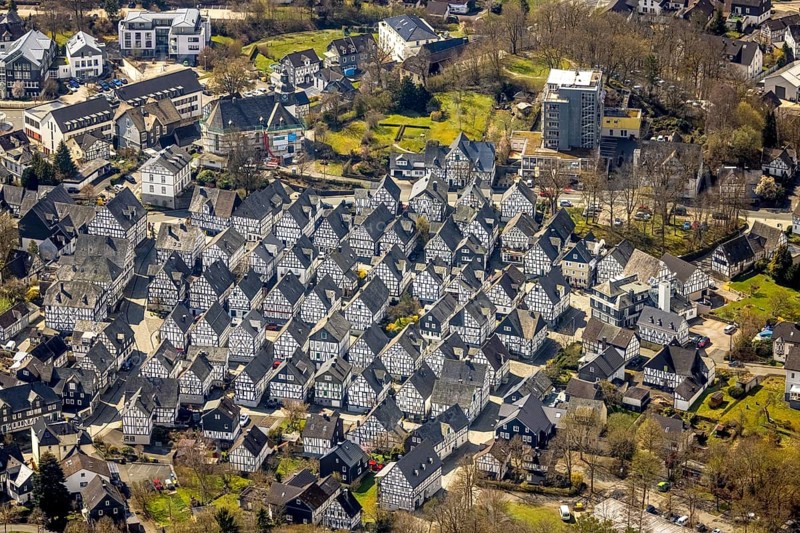 Historic town centre Alter Flecken, collection of half-timbered houses, Freudenberg, Sauerland, North Rhine-Westphalia, Germany, Old Town, DE, Europe, half-timbered houses, property tax, real estate, aerial view, aerial photography, aerial photograph, aerial photography, sight, overview, bird's eye view, residential area, living and life, residential area, residential buildings, residential quality, residential quarter, housing estate, birds-eyes view, historic, historic old town, overview