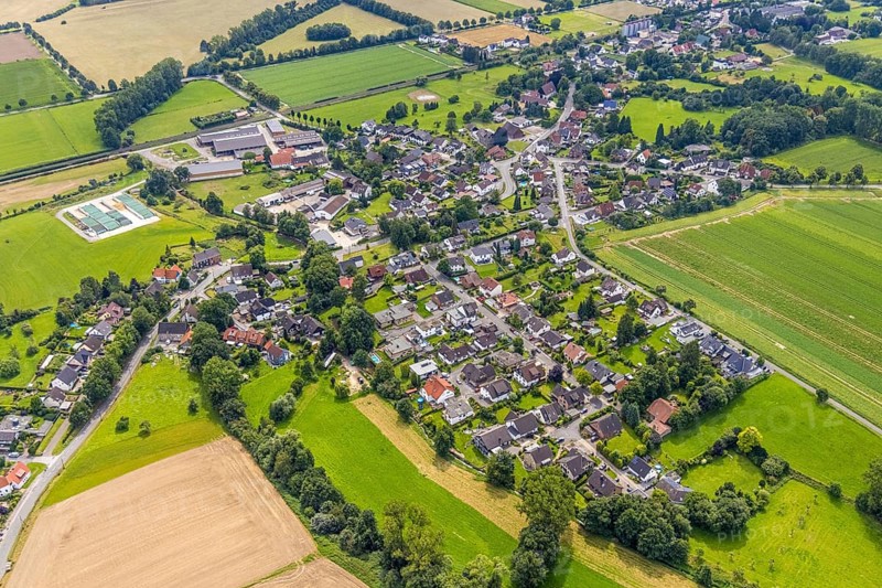 Aerial view, aerial view district Warmen, Fröndenberg/Ruhr, Ruhr area, North Rhine-Westphalia, Germany, DE, Europe, property tax, real estate, aerial view, aerial photography, aerial photography, townscape, city area, overview, bird's-eye view, residential area, residential area, residential buildings, residential quality, housing estate, birds-eyes view, overview