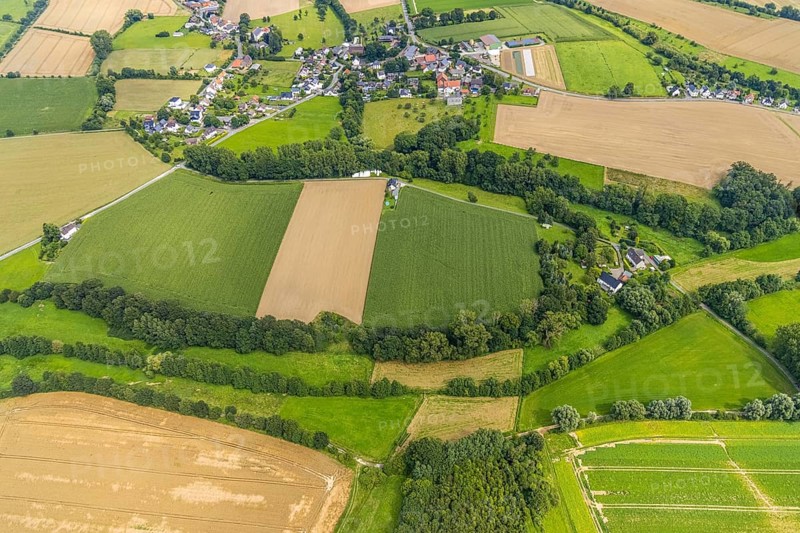 Aerial view, The Rammbach crosses Ölmühlenweg in Warmen near Bentrop, Fröndenberg/Ruhr, Ruhr area, North Rhine-Westphalia, Germany, DE, Europe, aerial view, aerial photography, aerial photography, Ölmühlenweg, overview, bird's-eye view, meadows and fields, birds-eyes view, overview
