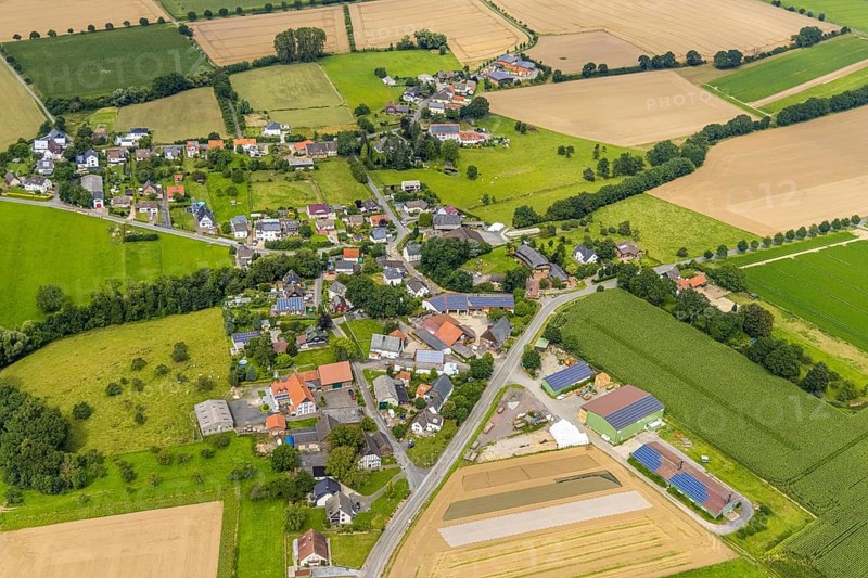 Aerial view, aerial view district Bentrop, Fröndenberg/Ruhr, Ruhr area, North Rhine-Westphalia, Germany, DE, Europe, property tax, real estate, aerial view, aerial photography, aerial photography, townscape, overview, bird's-eye view, housing estate, housing and living, residential area, residential buildings, housing quality, housing estate, birds-eyes view, overview