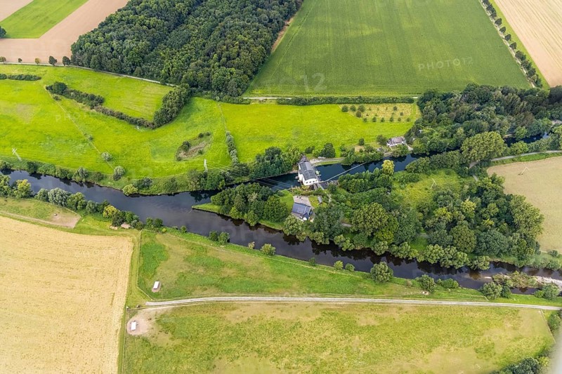 Aerial view, Obergraben with run-of-river power station Wickede and river Ruhr in the district Warmen, Fröndenberg/Ruhr, Ruhr area, North Rhine-Westphalia, Germany, DE, Europe, power station, aerial view, aerial photography, aerial photography, overview, bird's-eye view, hydroelectric power station, birds-eyes view, overview