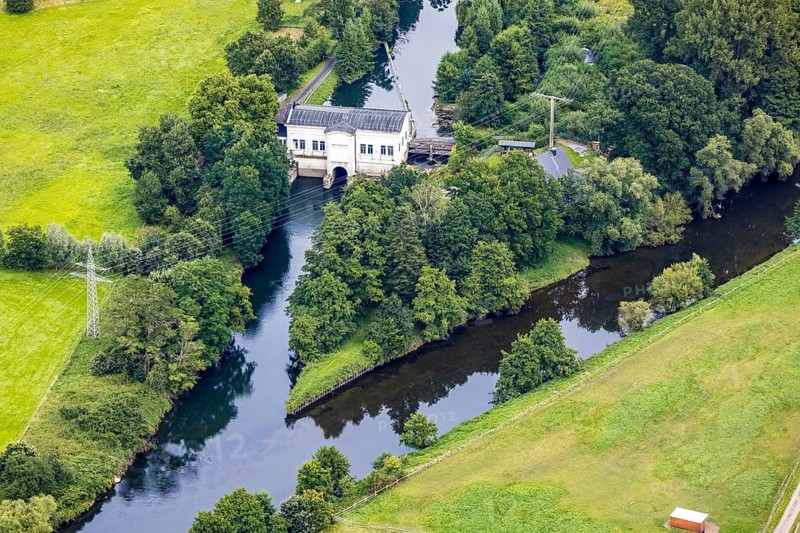Aerial view, Obergraben with run-of-river power station Wickede and river Ruhr in the district Warmen, Fröndenberg/Ruhr, Ruhr area, North Rhine-Westphalia, Germany, DE, Europe, power station, aerial view, aerial photography, aerial photography, overview, bird's-eye view, hydroelectric power station, birds-eyes view, overview